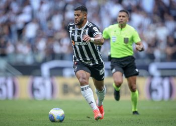 Exame confirma lesão posterior na coxa esquerda de Hulk