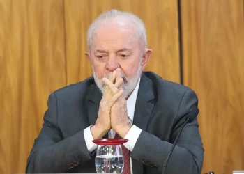 Lula lamenta manutenção da taxa básica de juros
