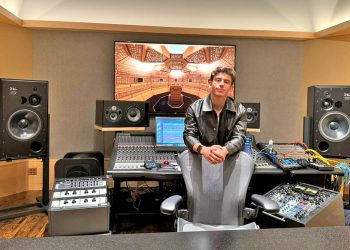 Compositor de Valadares assina contrato com produtoras em Hollywood