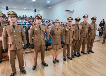 Polícia Militar celebra 249 anos em Valadares com homenagem a militares e servidores com medalhas