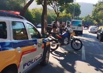 Motociclista morre após colidir com poste na BR-381