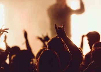 Praça dos Pioneiros sedia evento de rock gratuito neste sábado