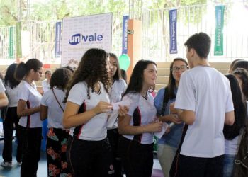 “Universitário por um dia” auxilia estudantes do Colégio Ibituruna a descobrirem o futuro profissional