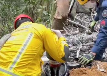 Bombeiros relatam dificuldades de acesso ao local onde avião caiu