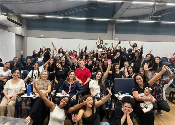 Pedagogia da Univale leva educação emancipadora a turmas de EJA da Escola Júlio Soares