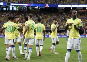 Copa América: Brasil encara Colômbia de olho na liderança do Grupo D