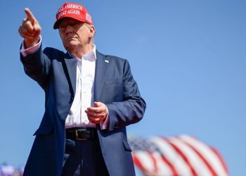 Trump repete teorias da conspiração sobre vacinas em vídeo vazado