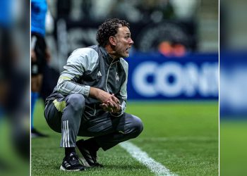 Pressão em Milito atrasa acordo entre Corinthians e Galo por Fausto Vera