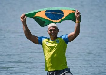 Isaquias e Raquel Kochhan serão os porta-bandeiras do Brasil em Paris