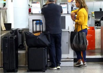 Aposentados poderão comprar passagem aérea por até R$ 200 cada trecho