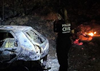 Corpo de mulher é encontrado em carro carbonizado no bairro Turmalina
