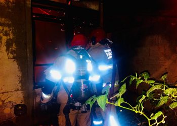 Incêndio deixa casa destruída no bairro Santos Dumont II