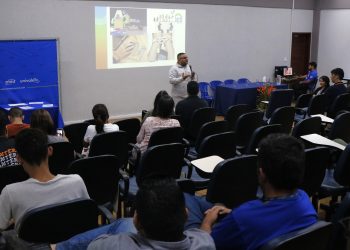 Colaboradores da UNIVALE participam de palestra sobre prevenção a acidentes de trabalho