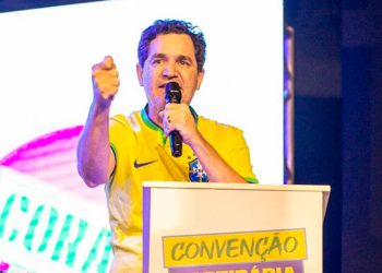 Alex Diniz formalizou a saída da vice-presidência e do partido Republicanos em Minas Gerais. O comunicado foi feito durante a convenção partidária do Partido Liberal (PL) em Governador Valadares, na segunda-feira (5).