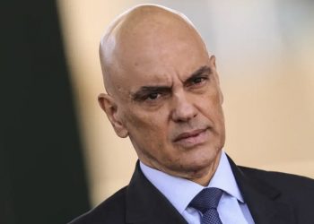 Moraes bloqueia contas da Starlink para garantir multas contra o X