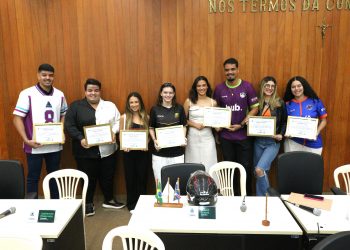 Câmara de Valadares homenageia atléticas locais em cerimônia memorável