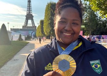 Beatriz Souza vence e conquista primeiro ouro do Brasil em Paris