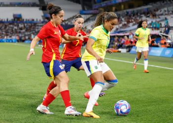 Brasil derrota Espanha e garante lugar na final do futebol feminino