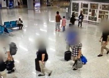 Vários brasileiros estão entre os deportados em voos realizados pelo ICE na semana passada