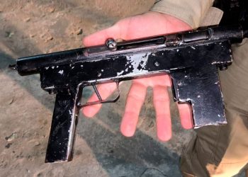 Homem é preso com submetralhadora após aplicar golpe do "perfume premiado" em Valadares