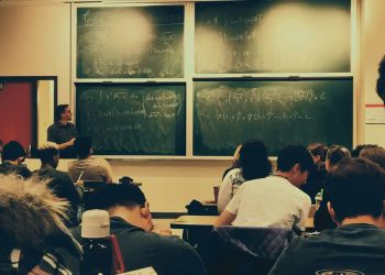 Lula sanciona novo ensino médio com veto a mudança no Enem