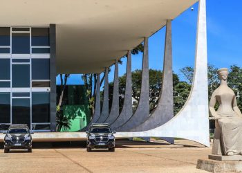 Barroso diz que críticas sobre viagens de ministros são infundadas