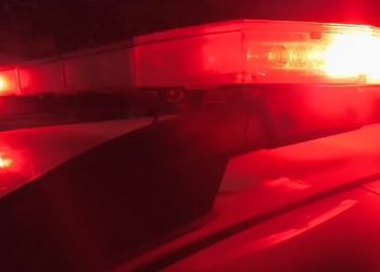 Filho tenta matar pai a machadadas em vingança por morte do irmão