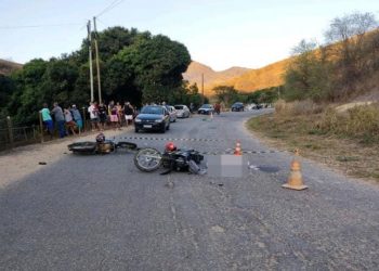 Acidente entre motocicletas deixa uma vítima fatal e jovem ferido