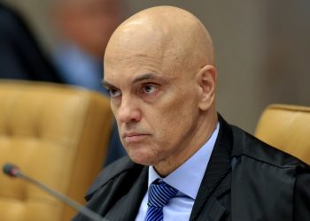 Oposição entrega a Pacheco novo pedido de impeachment de Moraes