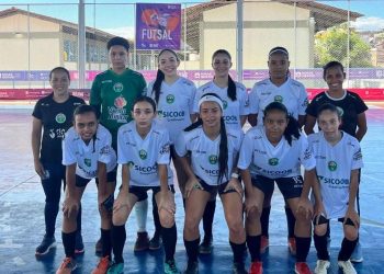 Equipe feminina do Nelson de Sena desembarca em Brasilia para Campeonato Brasileiro de Futsal