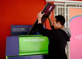 UFJF-GV recebe ponto de coleta seletiva eletrônica