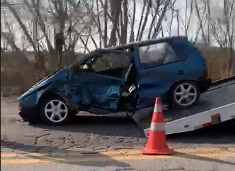 Colisão na BR-381 resulta em capotamento e deixa idosa ferida