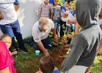 Emater-MG celebra o Dia da Árvore com plantio de mudas nativas