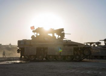 Irã lança mísseis contra Israel, e sirenes soam pelo país