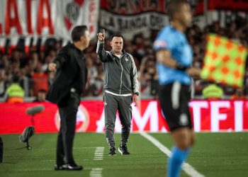 Aprendiz de Guardiola, Milito quebra tabu de 50 anos