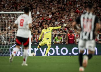 Monumental, Everson perde terço e faz milagre 10 anos após quase desistir