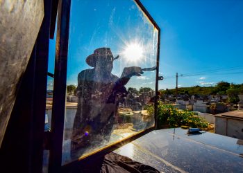 Cemitérios de Valadares recebem manutenção para o Dia de Finados