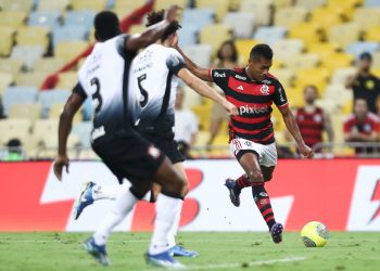 Flamengo vence Corinthians na estreia de Filipe Luís e sai na frente na Copa do Brasil