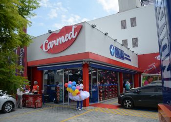 Farmácia Indiana inaugura loja instagramável em parceria com a Carmed