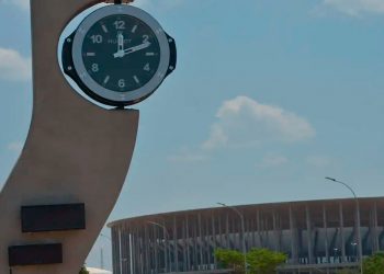 Decisão sobre horário de verão será na terça-feira, diz ministro