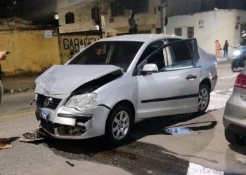 Carros colidem em acidente no cruzamento no Lourdes
