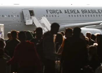 Terceiro voo da FAB traz mais 217 pessoas do Líbano