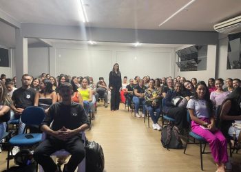 Mestranda do GIT UNIVALE destaca a importância do diagnóstico precoce e do tratamento da sífilis durante evento em Teófilo Otoni