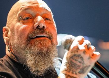 Morre Paul Di’Anno, ex-vocalista da banda Iron Maiden, aos 66 anos