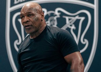 Mike Tyson lamenta morte de Maguila e, na volta ao ringue, diz não temer sequelas do esporte