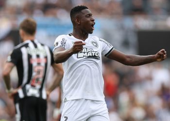 Botafogo joga com um a menos, bate Atlético-MG e conquista a Libertadores