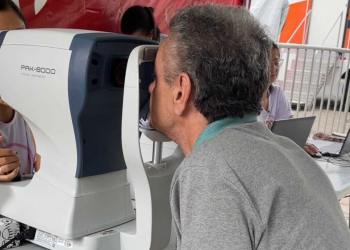 A Carreta Luz para a Vida, projeto em parceria entre a Prefeitura Municipal e o Hospital Bom Samaritano, está estacionada no bairro São Pedro para levar serviços de saúde à população