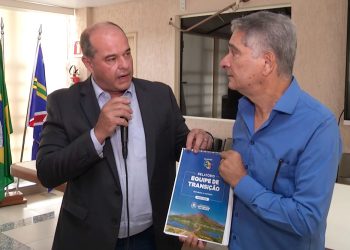 O processo de transição de governo teve início nesta segunda-feira (11) em Governador Valadares, reunindo as equipes do atual prefeito André Merlo (União) e do prefeito eleito Coronel Sandro (PL).