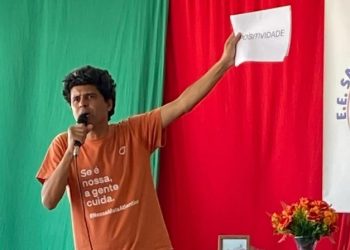 ‘Poesia sim, violência não’: projeto de poeta valadarense é finalista do Prêmio Jabuti