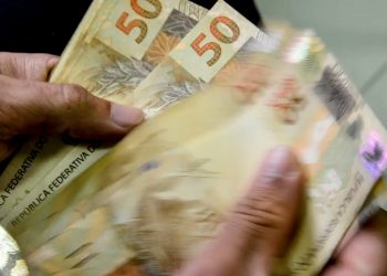 Primeira parcela do 13º deve ser paga até sexta-feira